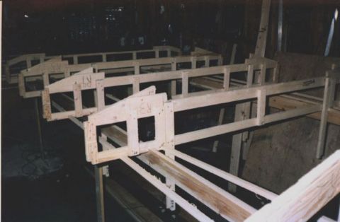 build-04.JPG (23079 bytes)