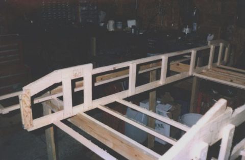 build-07.JPG (21922 bytes)