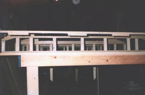 build-09.JPG (15691 bytes)