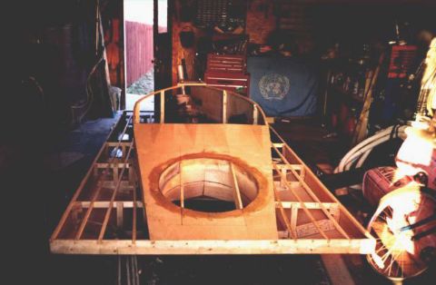 build-21.JPG (23079 bytes)