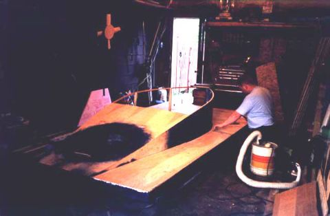 build-25.JPG (21922 bytes)